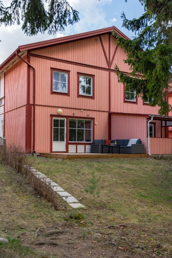 Uppsala Large Family Home Beside Forest Exterior foto