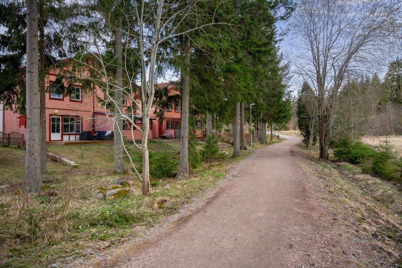 Uppsala Large Family Home Beside Forest Exterior foto